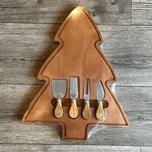Wooden Tree Shaped Cheese Board With 4 Cheese Knives NWT Christmas Charcuterie